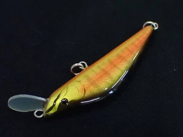 黒金虎山女魚