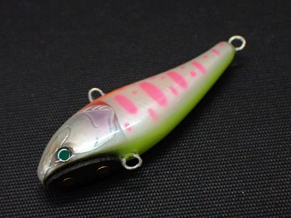 ホワイトパールヤマメ