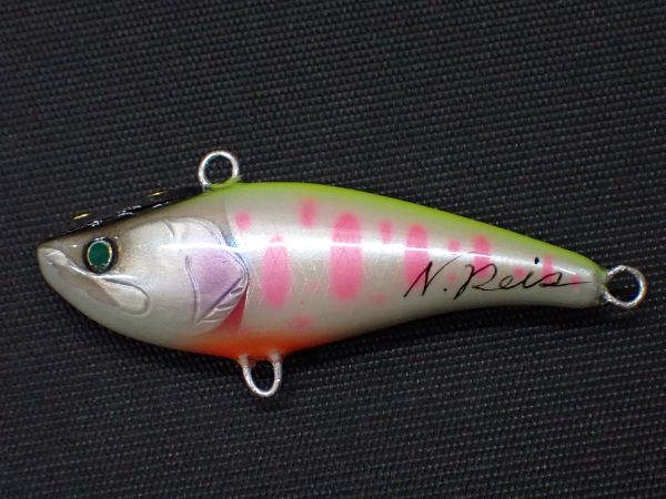 ホワイトパールヤマメ