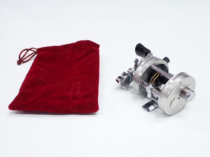 【アブガルシア】 アンバサダー 2500C IAR シルバー 中古