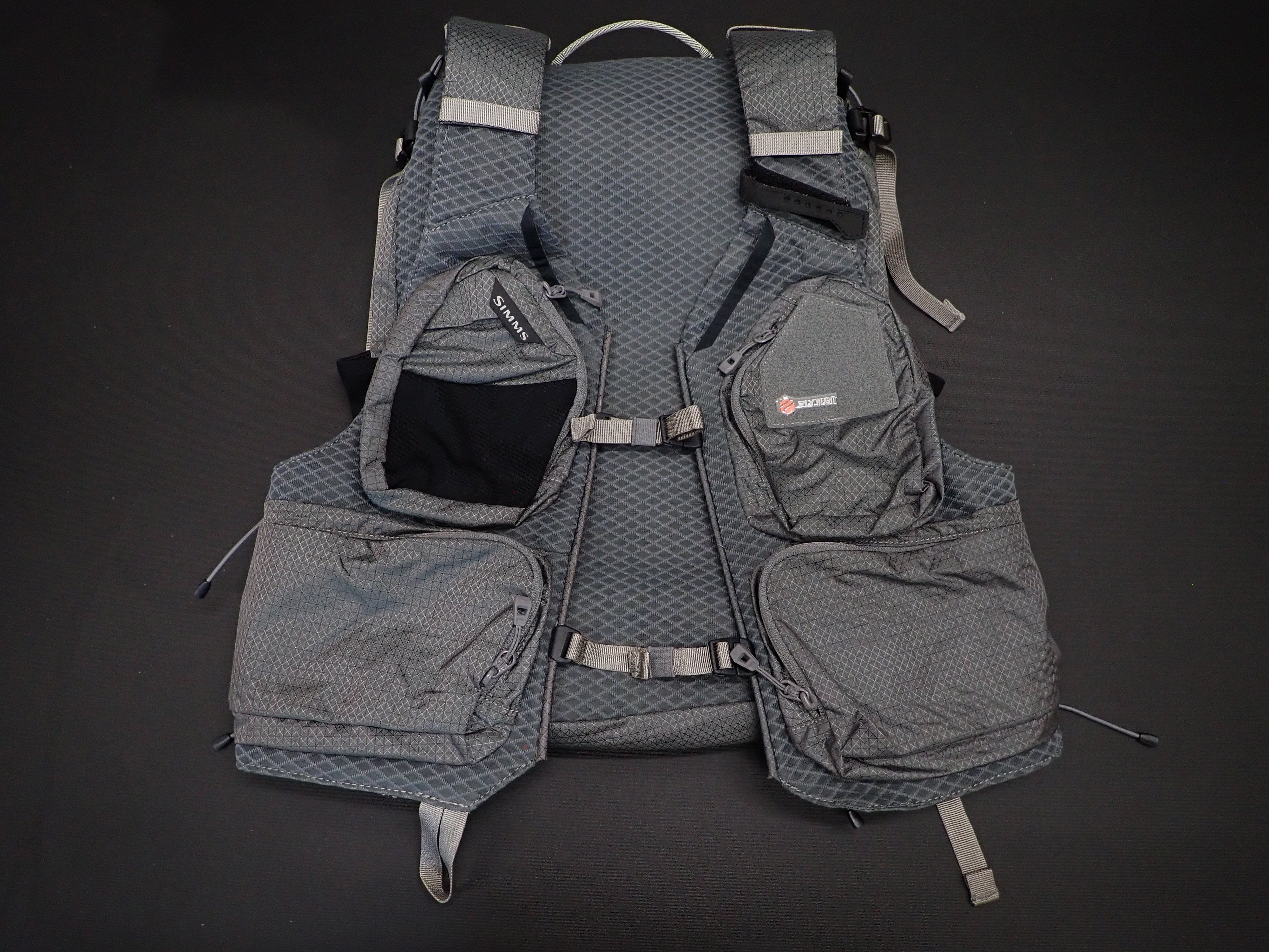 【シムス】 フライウェイト ベストパック スモーク S/M 中古