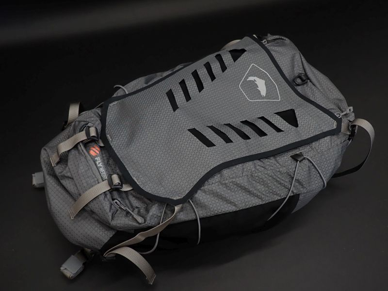 【シムス】 フライウェイト バックパック Smoke  中古